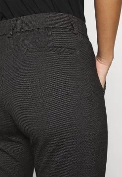 Opus Femme MELINA FRESH Pantalon Classique Black 15 Opus Femme MELINA FRESH Pantalon Classique Black -Opus Soldes Magasin 0271f8d5a4cd4be9a6b1c62cc4e6666e