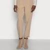 Opus Femme MADLINE Pantalon Classique Camel -Opus Soldes Magasin 046e489fdc764abe966a2be817c09659