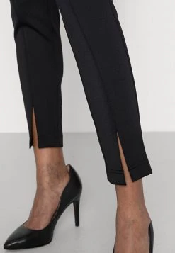 Opus Femme ERELDA Pantalon Classique Black 11 Opus Femme ERELDA Pantalon Classique Black -Opus Soldes Magasin 06a54b19ff704952bfed7c8d2f7be32a