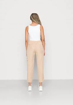 Opus Femme MADENA Pantalon Classique Natural Glaze -Opus Soldes Magasin 1152d6f38b364b62a8883e53bb493db5