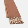 Opus Femme AKANTE SCARF Écharpe Creamy Camel -Opus Soldes Magasin 1de9d808196f4bda9a202acd87be4e80