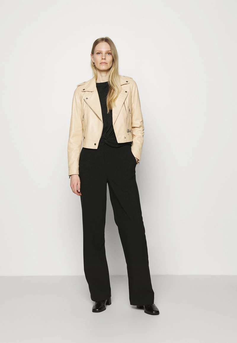 Opus SUVENIA GLITTER T Shirt à Manches Longues Black Femme 4 Opus SUVENIA GLITTER T Shirt à Manches Longues Black Femme – Image 2