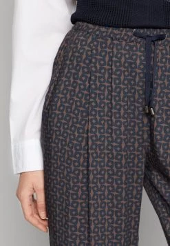 Opus Femme MAHOLA MOSAIC Pantalon Classique Warm Wood -Opus Soldes Magasin 27d0e248cb6046029782df1611408164