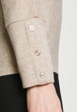 Opus SEVI Pullover Macadamia Femme -Opus Soldes Magasin 2e24319671a948d6a9e82c32cb74ab24