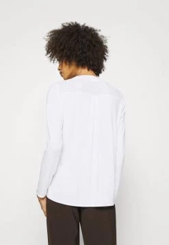 Opus FOKI T Shirt à Manches Longues Milk Femme -Opus Soldes Magasin 41f36f05855a4967bcf22748ba00bbd3