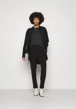 Opus Femme MIEKA Pantalon Classique Black -Opus Soldes Magasin 4a8409d7e8444ae5b46f88a5f1e8f77d