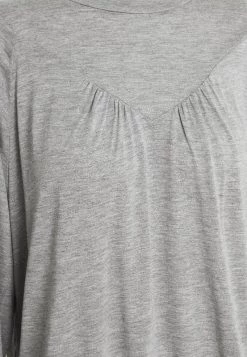 Opus SALNA T Shirt à Manches Longues Hazy Fog Melange Femme -Opus Soldes Magasin 4ca75a13f3964c0f92245d99c4ca99b6