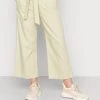 Opus MAREIKA STRUCTURED Pantalon Classique Summer Pear Femme