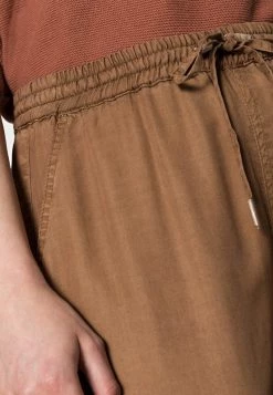 Opus MABOU Pantalon Classique Maple Femme -Opus Soldes Magasin 5e4516197aa34046830c522e8aee5903