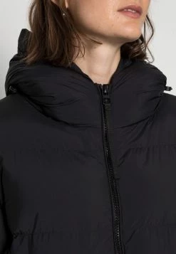 Opus HUBINA Veste D'hiver Black Femme 11 Opus HUBINA Veste D'hiver Black Femme -Opus Soldes Magasin 6aa3412b0e7c4cab80bedf87830deb46