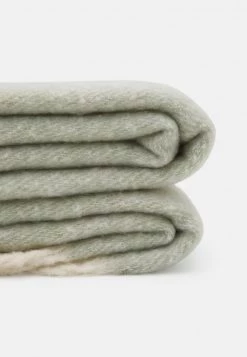 Opus AKOPI SCARF Écharpe Misty Mint Femme -Opus Soldes Magasin 710107a4b87e48a491b4e8aeb32e16ba