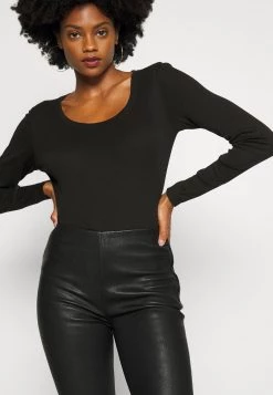 Opus Femme SORANA T Shirt à Manches Longues Black -Opus Soldes Magasin 80037fa0decd405ea78fb2aaf5542df1