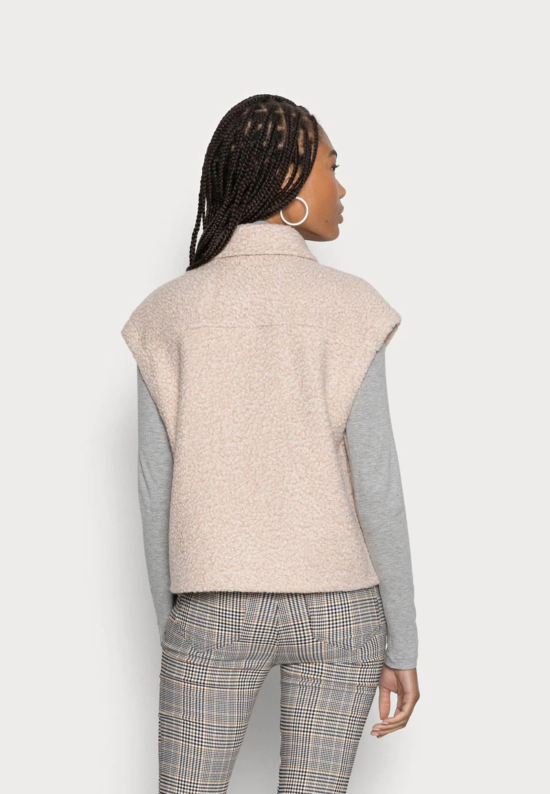 Opus WIPERLA Veste Sans Manches Sweet Almond Femme 5 Opus WIPERLA Veste Sans Manches Sweet Almond Femme – Image 3