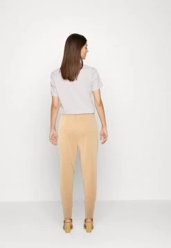 Opus MADJA Pantalon Classique Sweet Almond Femme 9 Opus MADJA Pantalon Classique Sweet Almond Femme -Opus Soldes Magasin 90dd0a2c7e2642ef9d2ea04460b764e2