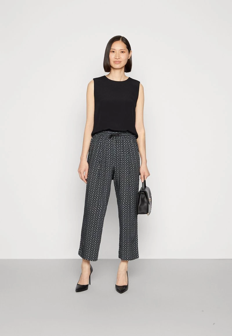 Opus MAHOLA MOSAIC Pantalon Classique Dark Sage Femme 4 Opus MAHOLA MOSAIC Pantalon Classique Dark Sage Femme – Image 2