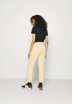 Opus Femme MALEA Pantalon De Survêtement Apricot 11 Opus Femme MALEA Pantalon De Survêtement Apricot -Opus Soldes Magasin 96a9b4c962304592a6c9efefe97c91ac