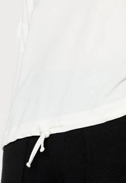 Opus SIKRIT T Shirt à Manches Longues Milk Femme -Opus Soldes Magasin 9fd9424e33bf4ec8b13c11ed0c0836c8