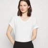 Opus Femme SUMINCHEN T Shirt Basique Milk 2 Opus Femme SUMINCHEN T Shirt Basique Milk -Opus Soldes Magasin a9bd210b22bb40e6a70a1f3857e688ba