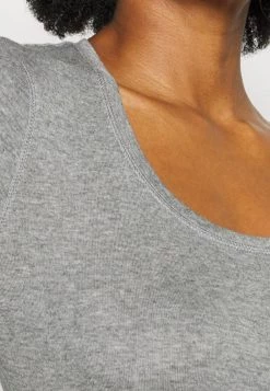 Opus SORANA T Shirt à Manches Longues Easy Grey Femme -Opus Soldes Magasin b88493a2a8dc4433ad33bb085c1b9159