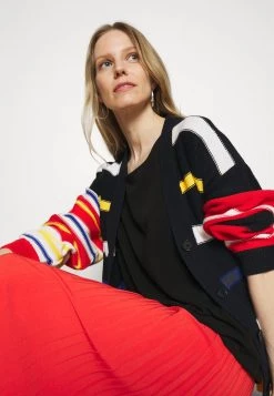 Opus SKITA T Shirt Basique Black Femme 12 Opus SKITA T Shirt Basique Black Femme -Opus Soldes Magasin b9a5d4d373744d0db8c1b5ee53f1b20b