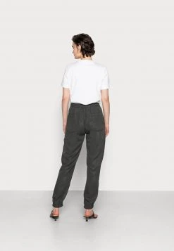 Opus Femme MABOU Pantalon Classique Black Oliv 9 Opus Femme MABOU Pantalon Classique Black Oliv -Opus Soldes Magasin bd71717d9d5d4c66ae98ff1ea94f3162