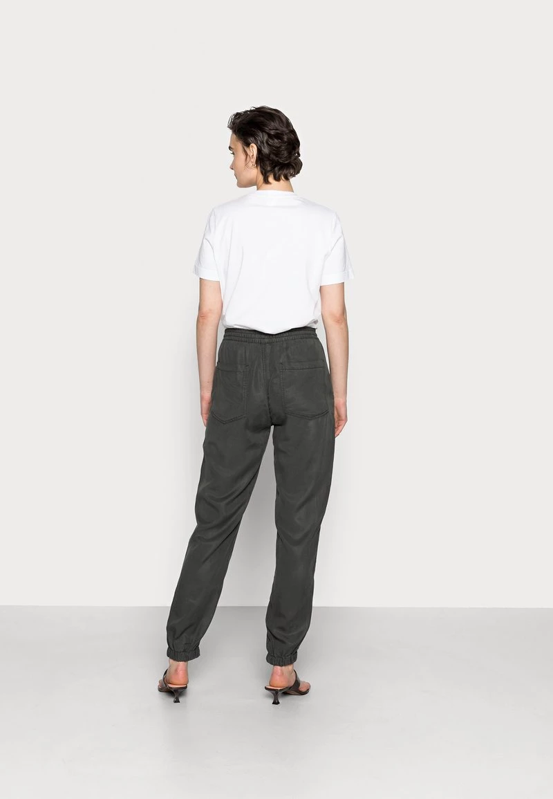 Opus Femme MABOU Pantalon Classique Black Oliv 5 Opus Femme MABOU Pantalon Classique Black Oliv – Image 3