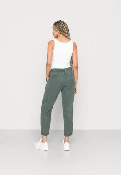 Opus Femme MADENA Pantalon Classique Caper 9 Opus Femme MADENA Pantalon Classique Caper -Opus Soldes Magasin c4e1197bca634f058b01a77e1989cf14