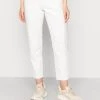 Opus Femme LIANDRA UNDYED Jean Slim Milk 2 Opus Femme LIANDRA UNDYED Jean Slim Milk -Opus Soldes Magasin d3386fc8a05e4a4fb8db4f8f5dbf4ace
