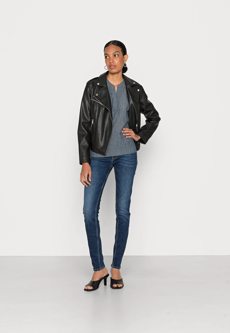 Opus Femme FELBE T Shirt Imprimé Blue Shadow 4 Opus Femme FELBE T Shirt Imprimé Blue Shadow – Image 2