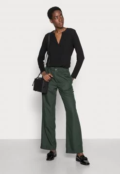 Opus FOGAT Blouse Black Femme 8 Opus FOGAT Blouse Black Femme -Opus Soldes Magasin e2f975c5c97f4f8fb476b537f1810308