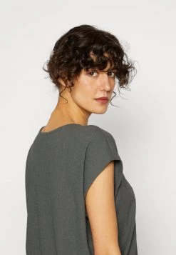 Opus SENKE T Shirt Basique Caper Femme -Opus Soldes Magasin e5d15778646141739ccec16c0ee4f97a