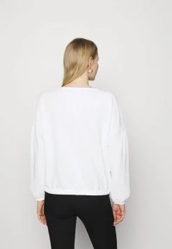 Opus GULBA T Shirt à Manches Longues Milk Femme -Opus Soldes Magasin ed41dac8842e4507b71d464682f84d82