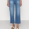 Opus LANI URBAN Jean Droit Urban Blue Femme -Opus Soldes Magasin ef68f36396b34c118750049e9592cea2