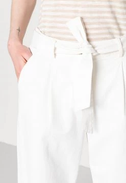 Opus MAREIKA STRUCTURED Pantalon Classique Milk Femme -Opus Soldes Magasin f2003a745dc94b97b0790bea01c5724e