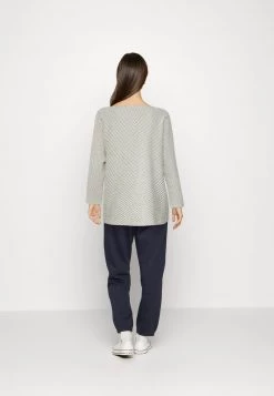 Opus Femme GUFINE T Shirt à Manches Longues Black -Opus Soldes Magasin fc7e90df91524cd29fa764e0e4271649